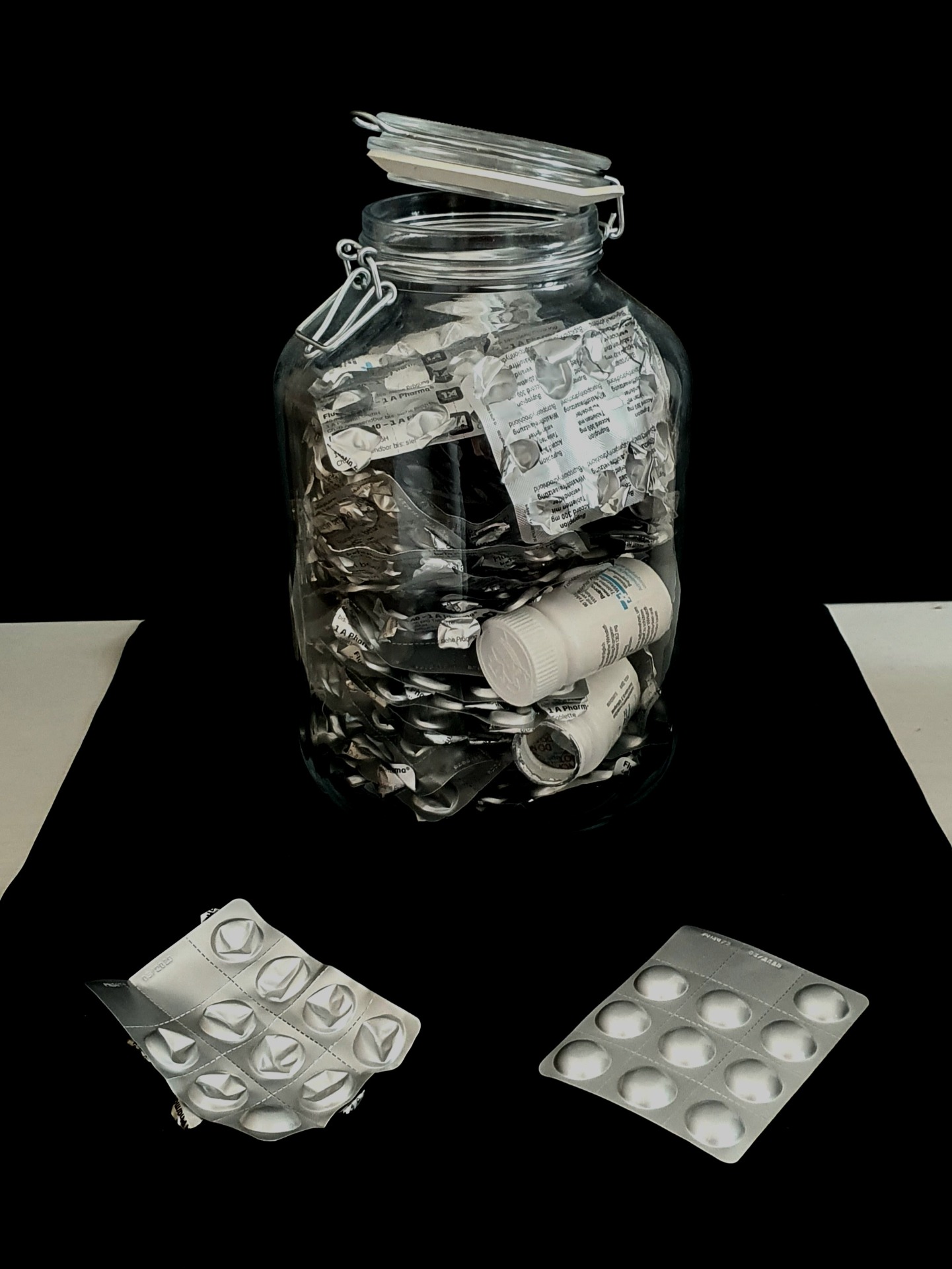 Ich nehme jeden Tag zwei unterschiedliche Antidepressiva. So sieht es aus, wenn ich deren Verpackungen ein Jahr lang nicht wegwerfe